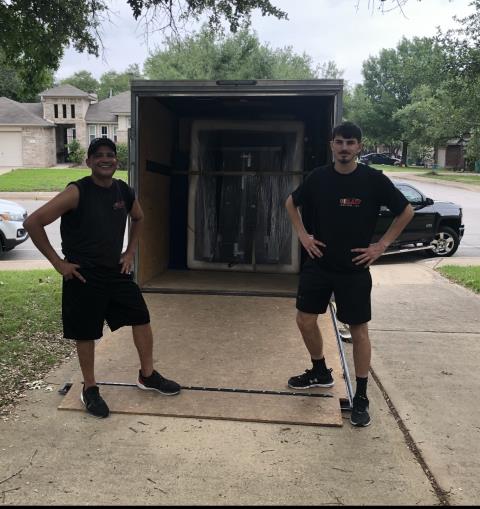 DeLunaMoving profile image