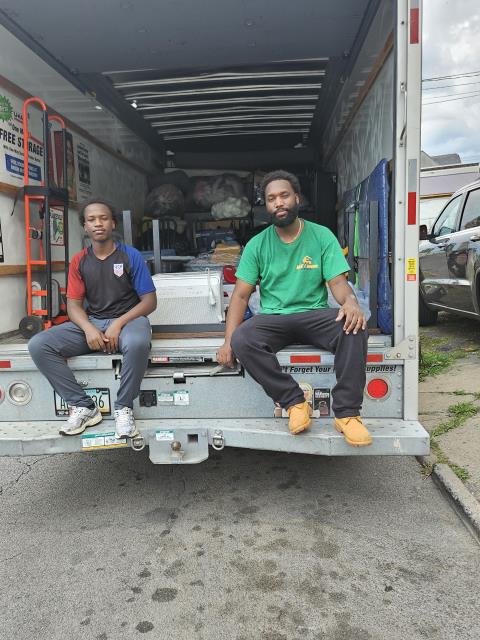 MivE1 Moving Services profile image