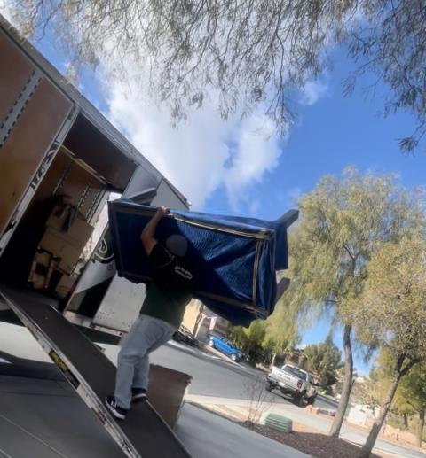 Island movers profile image