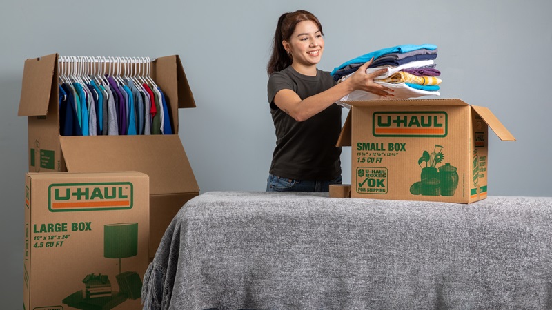 How to Pack Clothes for Moving in 5 Easy Steps